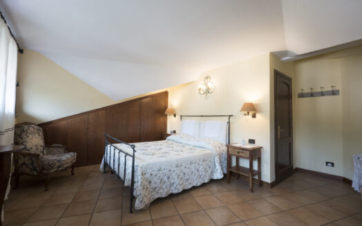 MANSARDA BILOCALE A TELLARO CON VISTA MARE