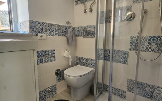 MONOLOCALE CENTRALE A LERICI