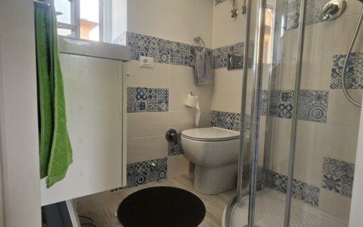 MONOLOCALE CENTRALE A LERICI