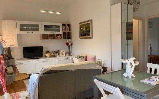 POZZUOLO TRILOCALE CON VISTA MARE