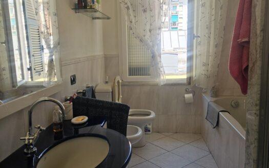 APPARTAMENTO DI VANI CINQUE ALLA SPEZIA