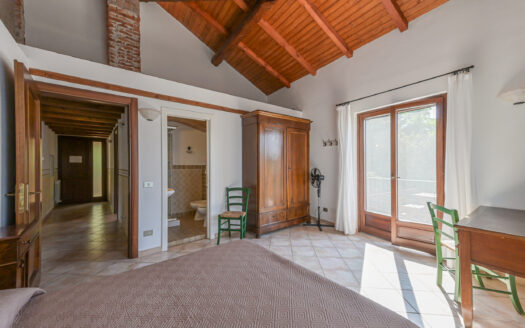 CASA INDIPENDENTE ALLA ROCCHETTA- MONTI BRANZI
