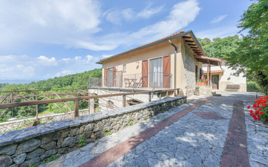 CASA INDIPENDENTE ALLA ROCCHETTA- MONTI BRANZI