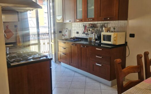 APPARTAMENTO DI VANI CINQUE ALLA SPEZIA